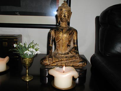 Stilleben mit meditierendem Buddha aus Thailand Stilleben mit meditierendem Buddha aus Thailand