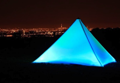 Farblichtpyramide in Blau