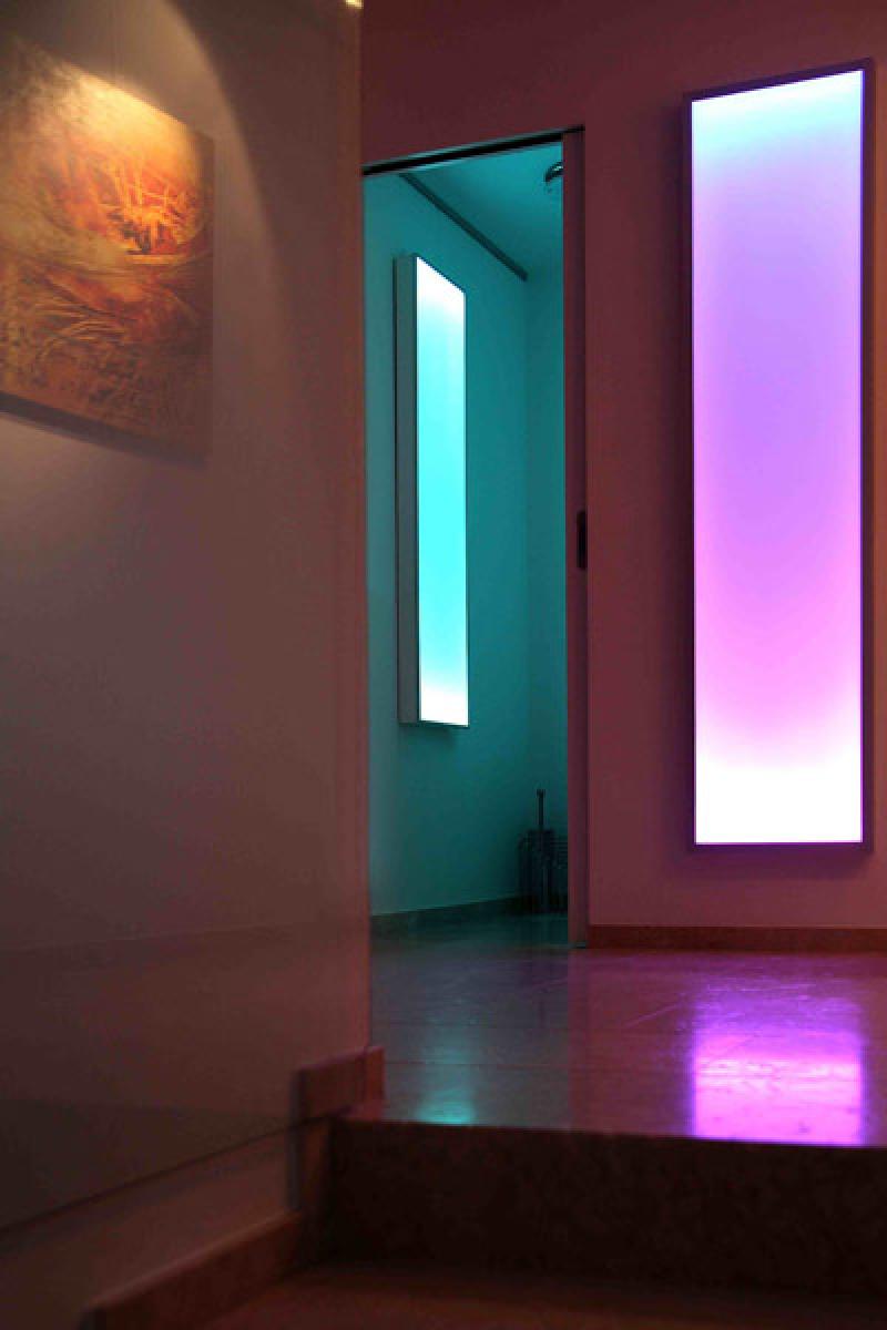 Farblichtpanele in grün und violett