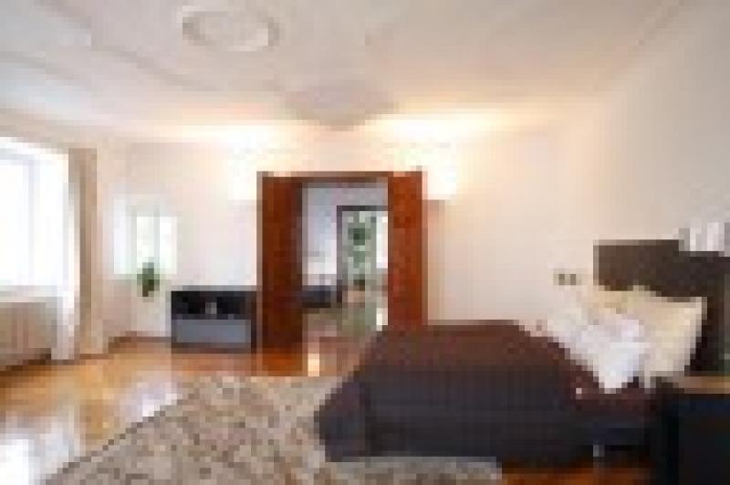 Schlafzimmer mit Blick durch die Wohnräume Schlafzimmer mit Blick durch die Wohnräume