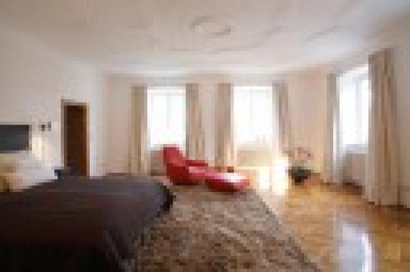 Schlafzimmer mit Fauteuil "Shaman" Schlafzimmer mit Fauteuil "Shaman"